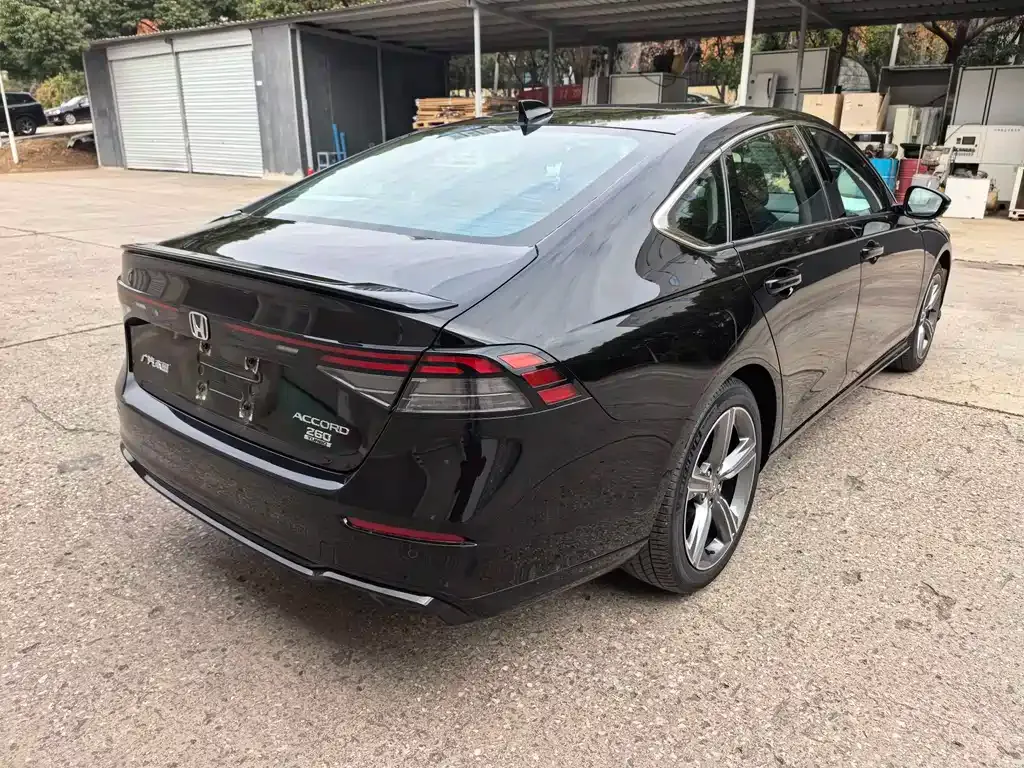 Honda Accord — фото 10