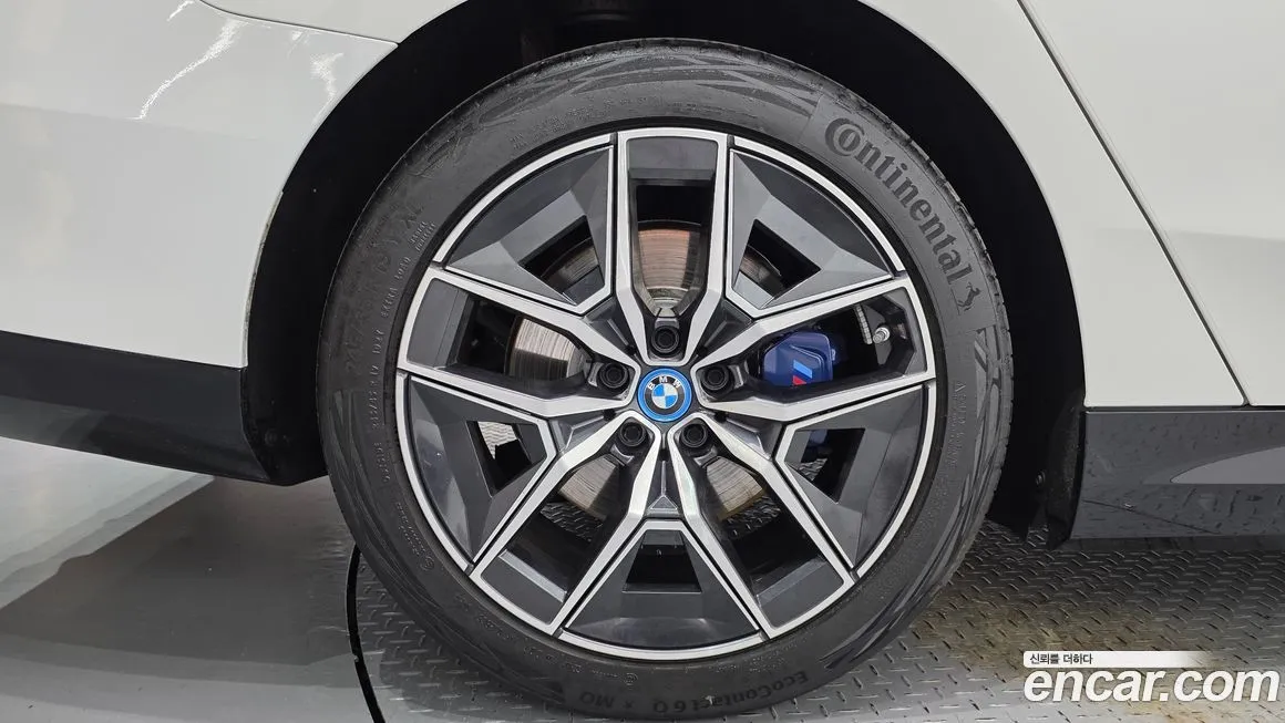 BMW i5 — фото 9