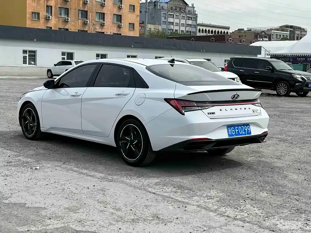 Hyundai Elantra — фото 6