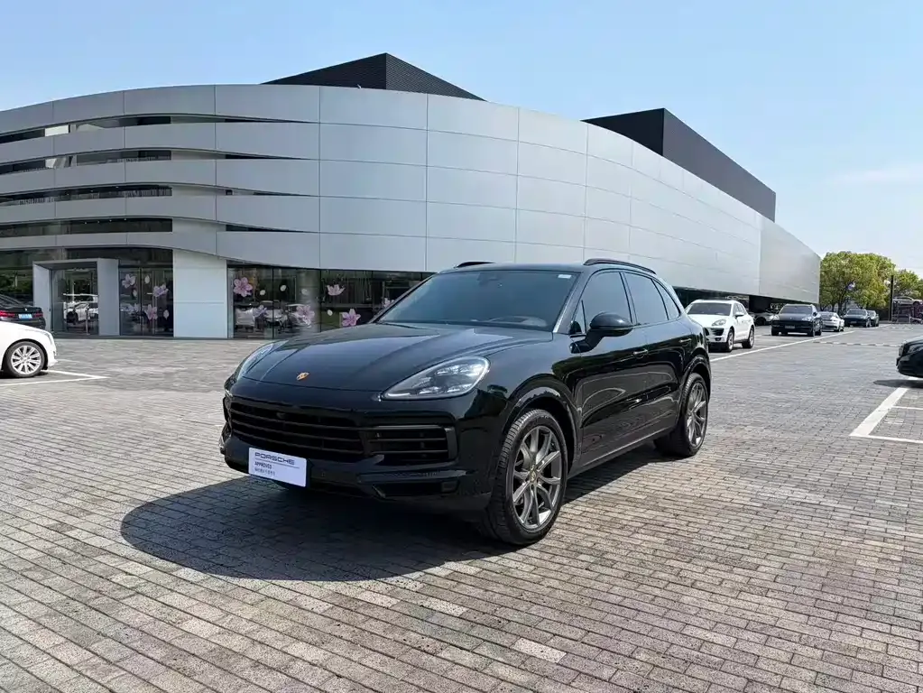 Porsche Cayenne — фото 1