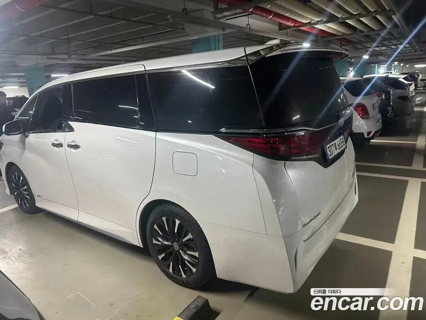 Toyota Alphard — фото 4