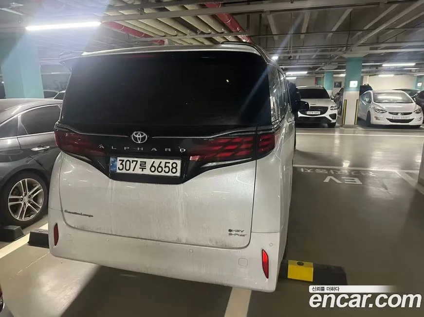 Toyota Alphard — фото 8