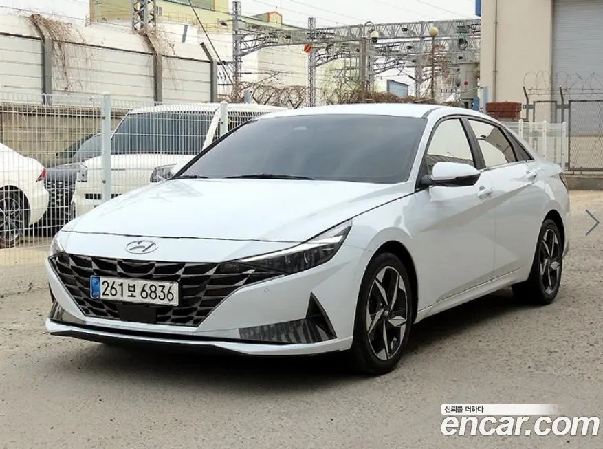 Hyundai AVANTE — фото 1