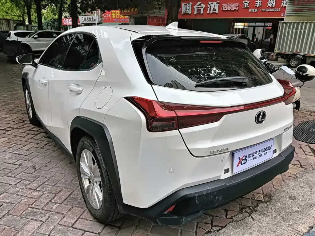 Lexus UX — фото 8