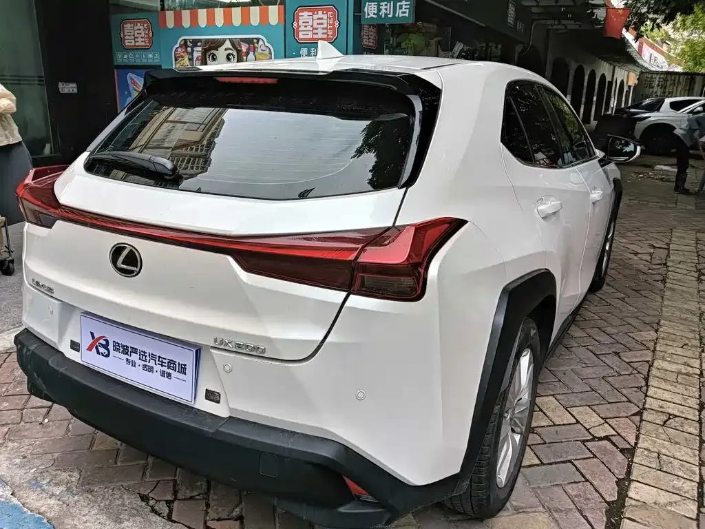 Lexus UX — фото 10