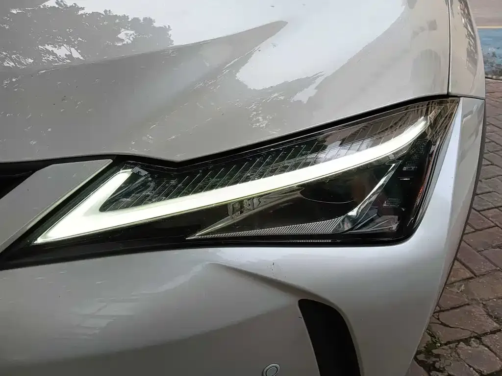 Lexus UX — фото 6