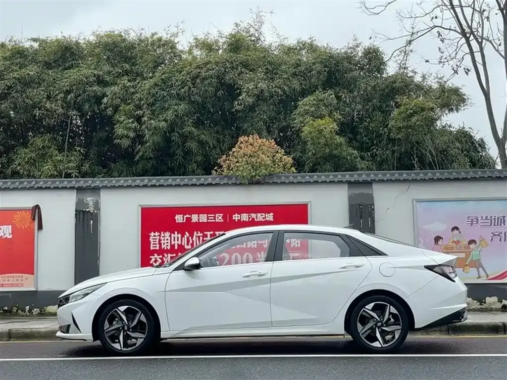 Hyundai Elantra — фото 9