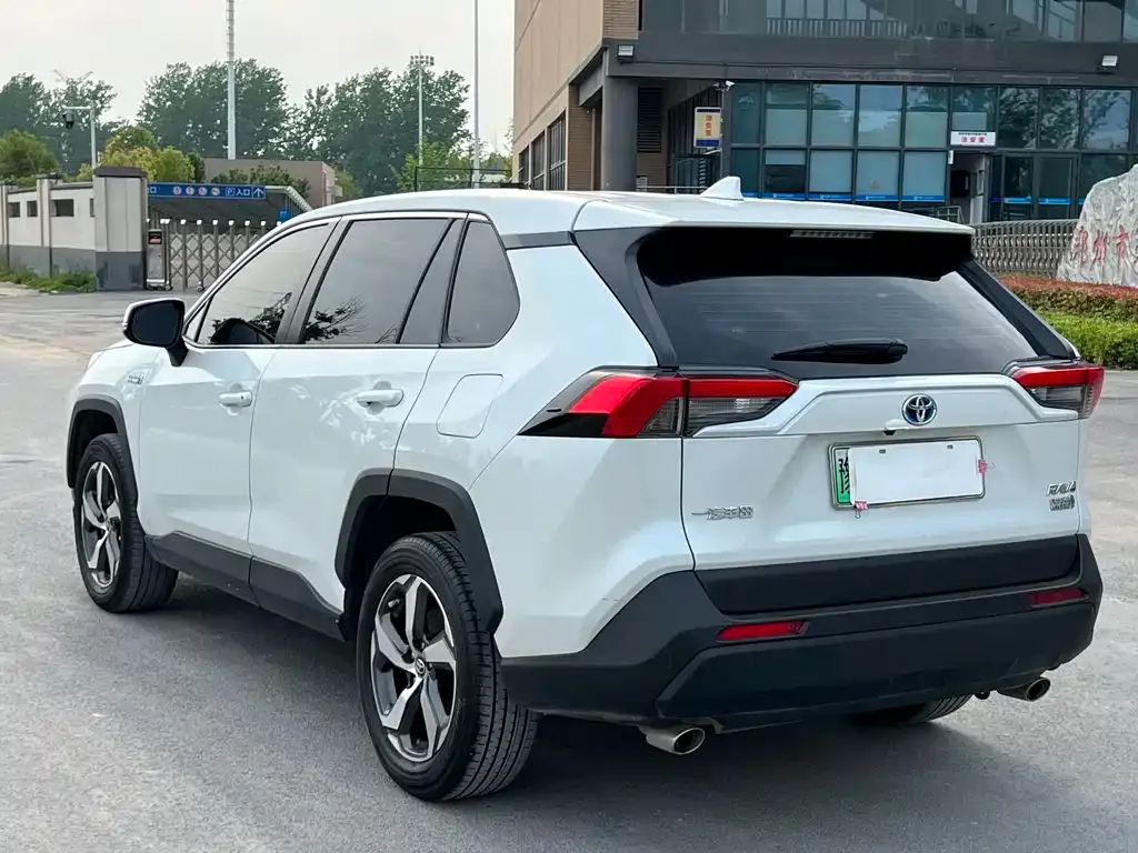 Toyota RAV4 Prime — фото 2