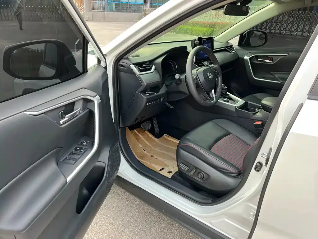 Toyota RAV4 Prime — фото 10