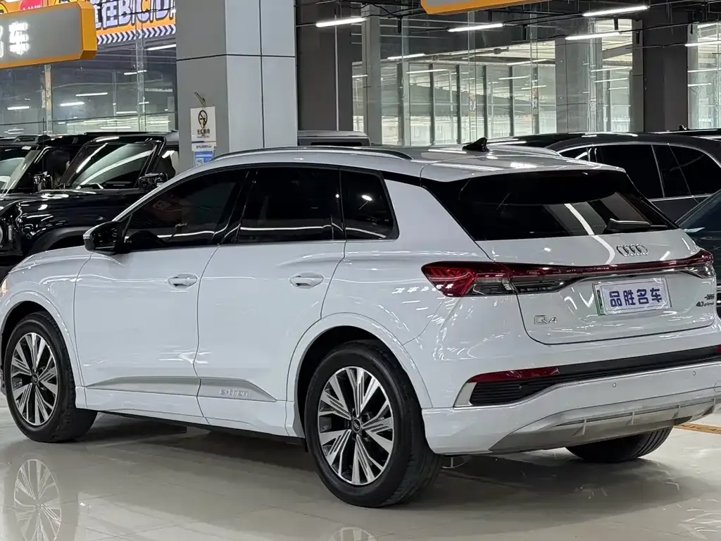 Audi Q4 e-tron — фото 4