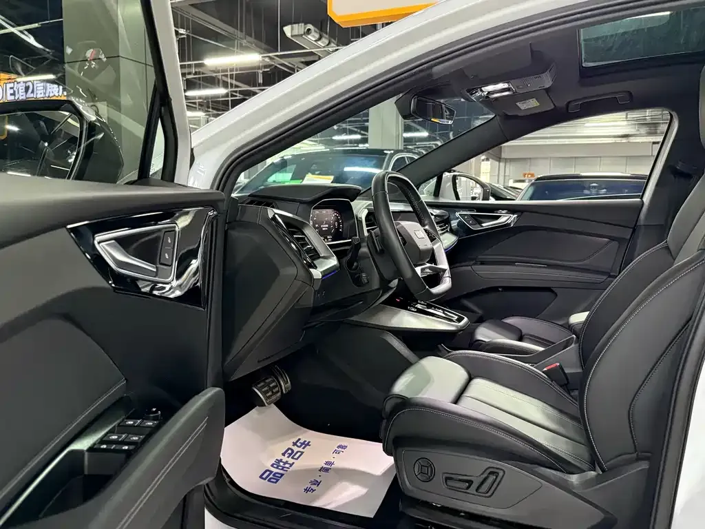 Audi Q4 e-tron — фото 10