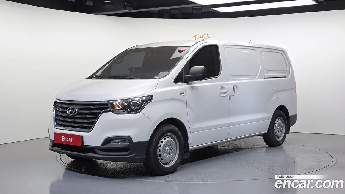 Hyundai Starex — фото 1