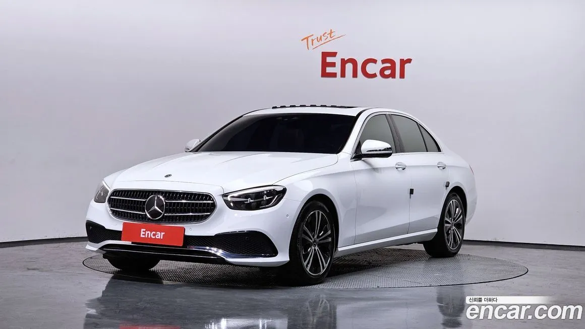 Mercedes-Benz E-Class — фото 1