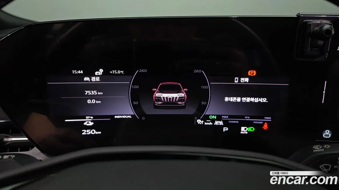 Audi Q6 e-tron — фото 10