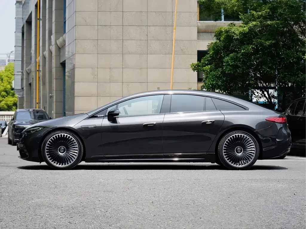 Mercedes-Benz EQS AMG — фото 3