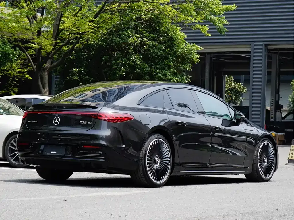 Mercedes-Benz EQS AMG — фото 10