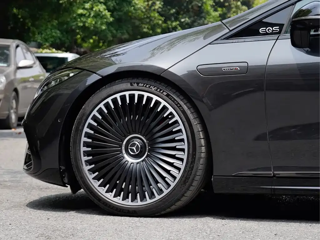 Mercedes-Benz EQS AMG — фото 9
