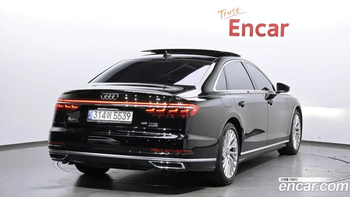 Audi A8 — фото 6