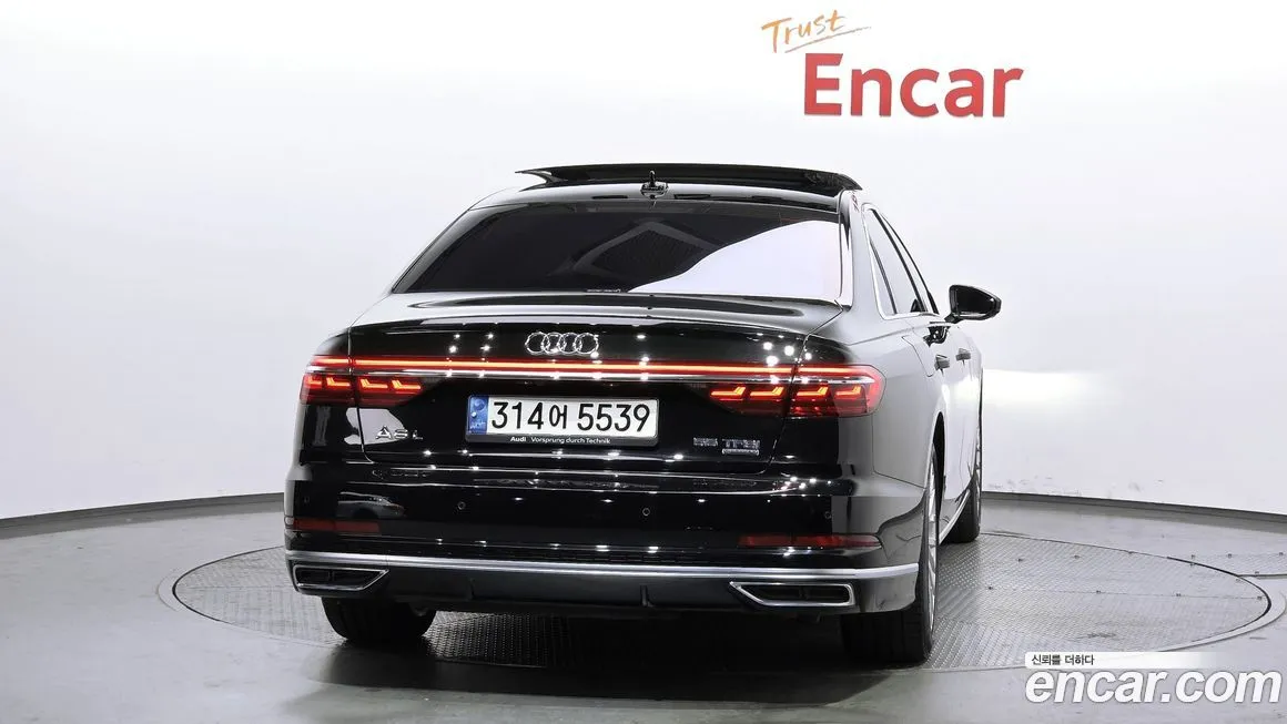 Audi A8 — фото 9