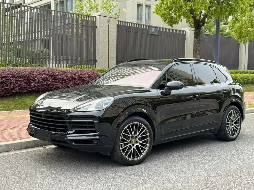 Porsche Cayenne — фото 1