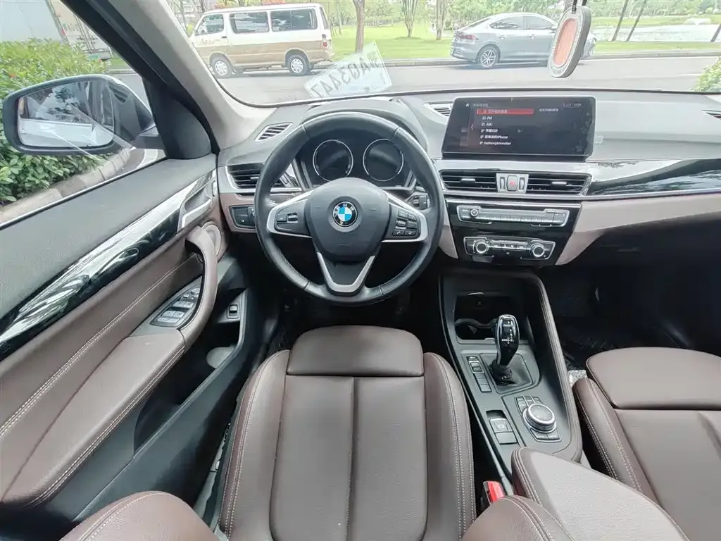 BMW X1 — фото 7