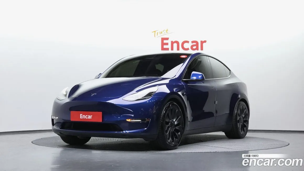 Tesla Model Y — фото 1