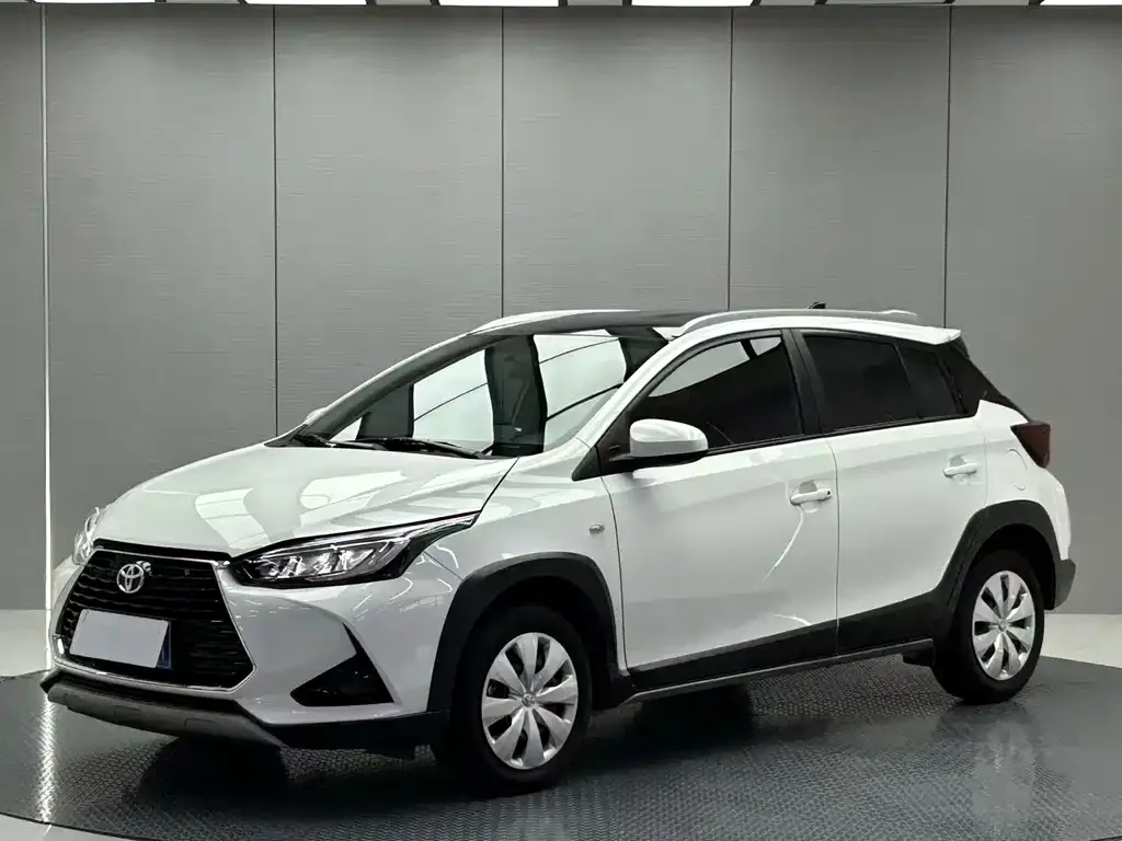 Toyota Yaris L — фото 1