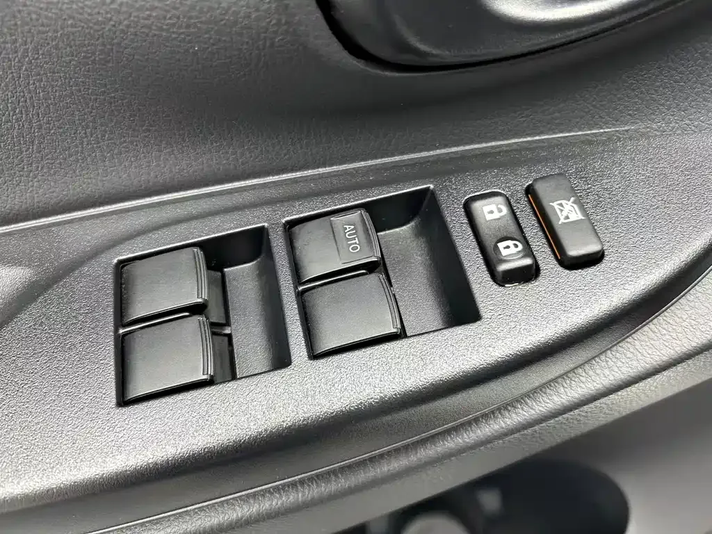 Toyota Yaris L — фото 10
