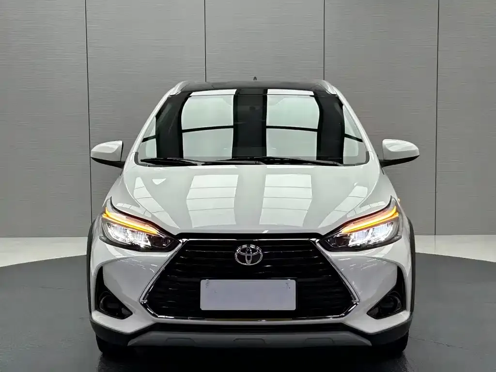 Toyota Yaris L — фото 4
