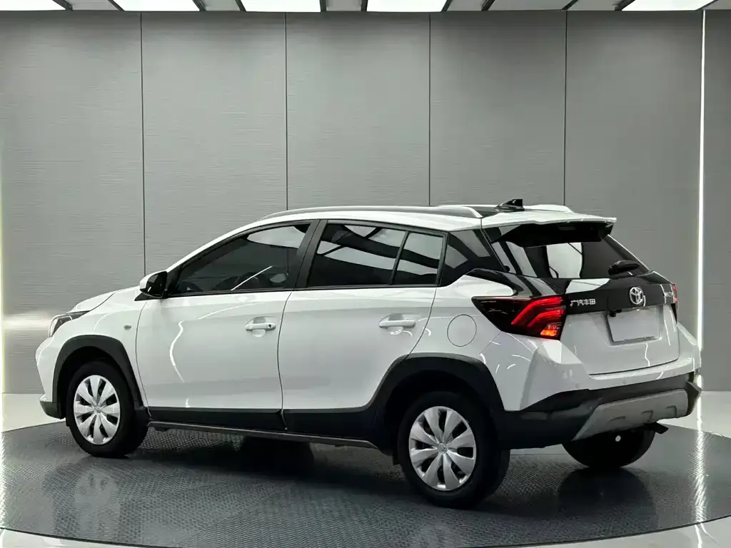 Toyota Yaris L — фото 7