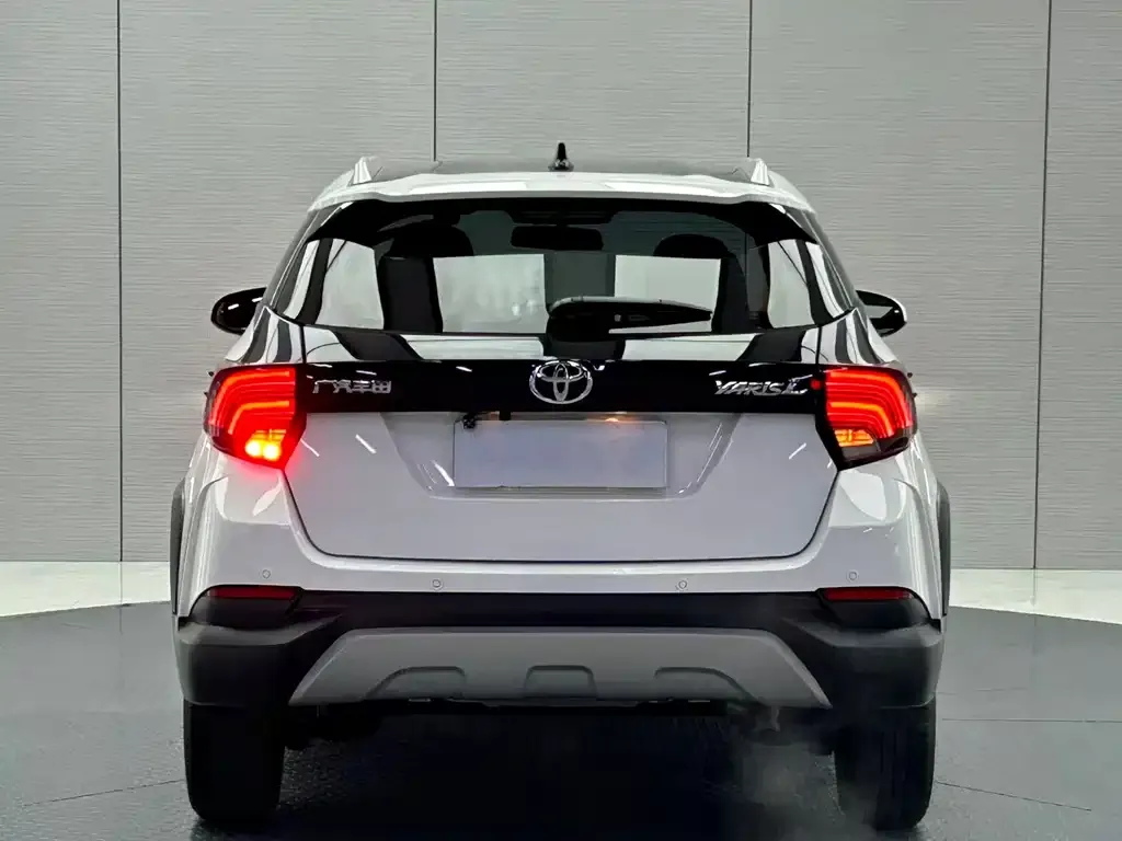 Toyota Yaris L — фото 2