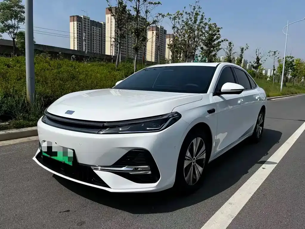 Geely Galaxy A7 — фото 1