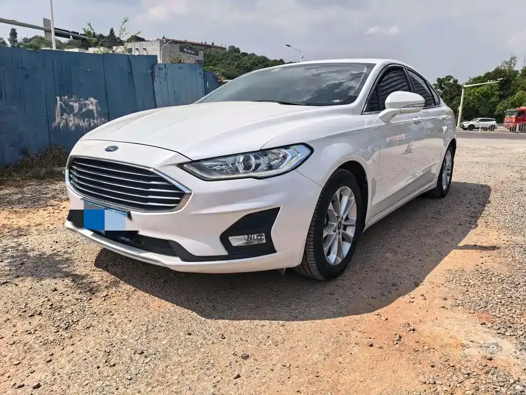 Ford Mondeo — фото 1