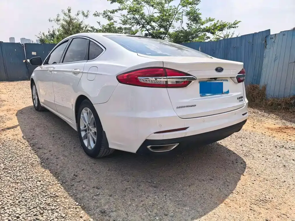 Ford Mondeo — фото 10