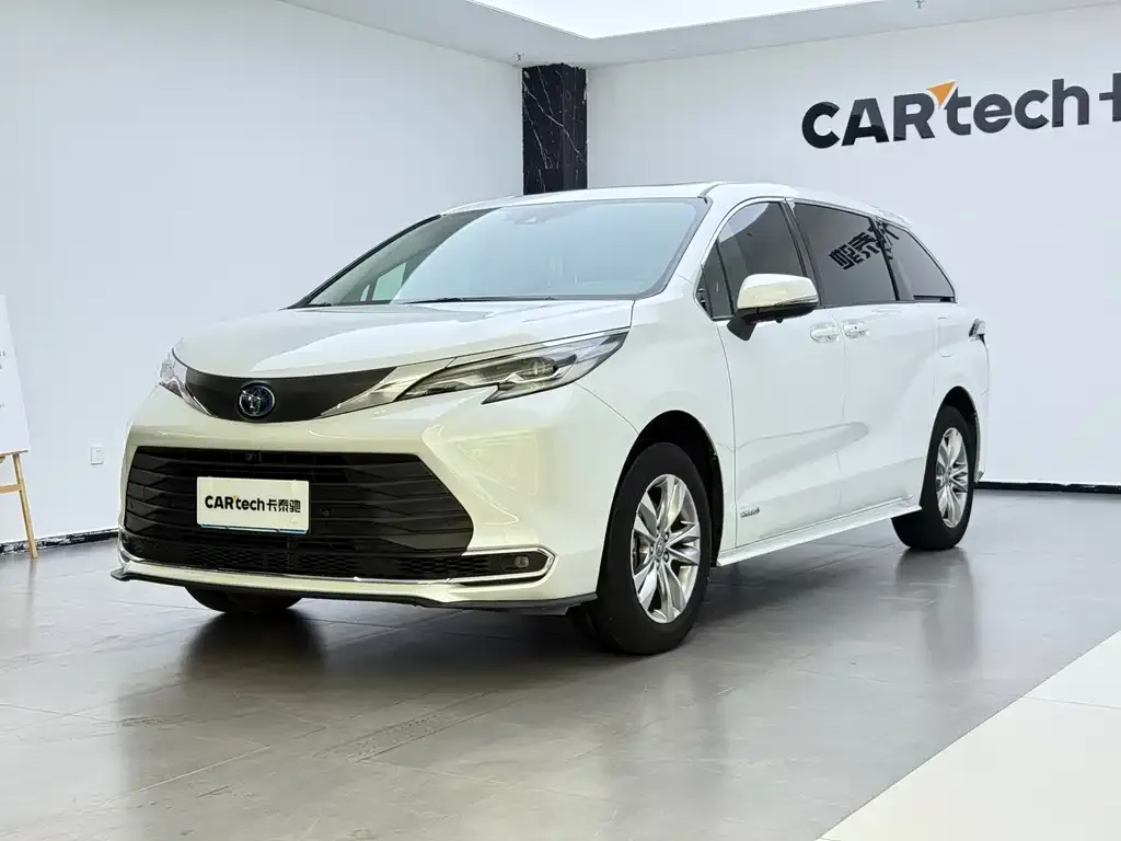 Toyota Sienna — фото 1