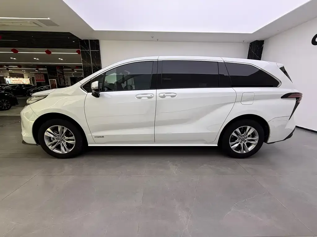 Toyota Sienna — фото 5