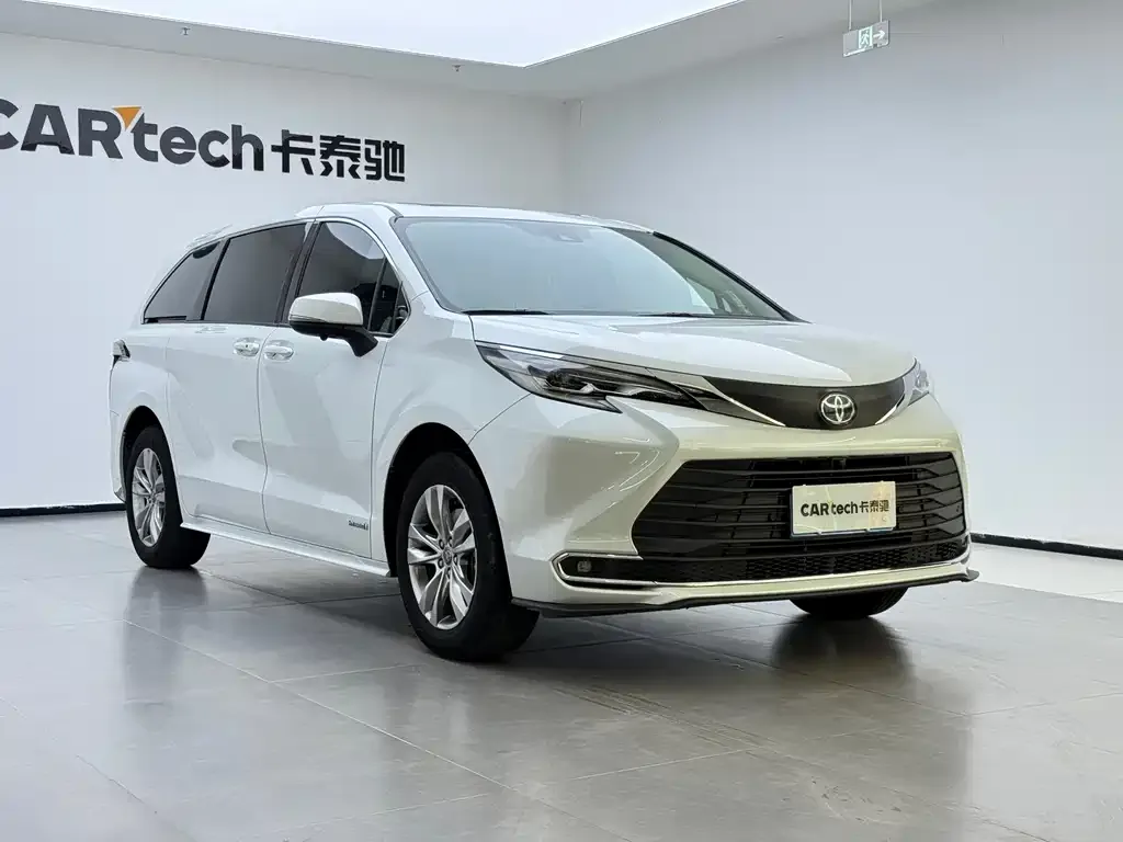 Toyota Sienna — фото 4