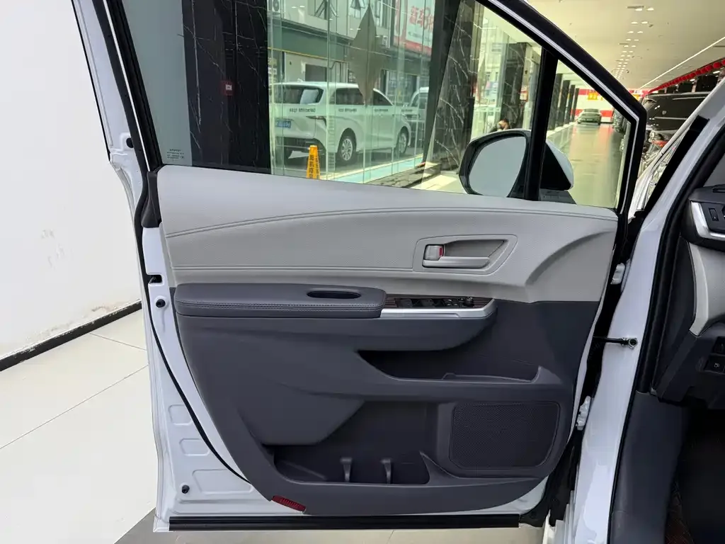 Toyota Sienna — фото 6