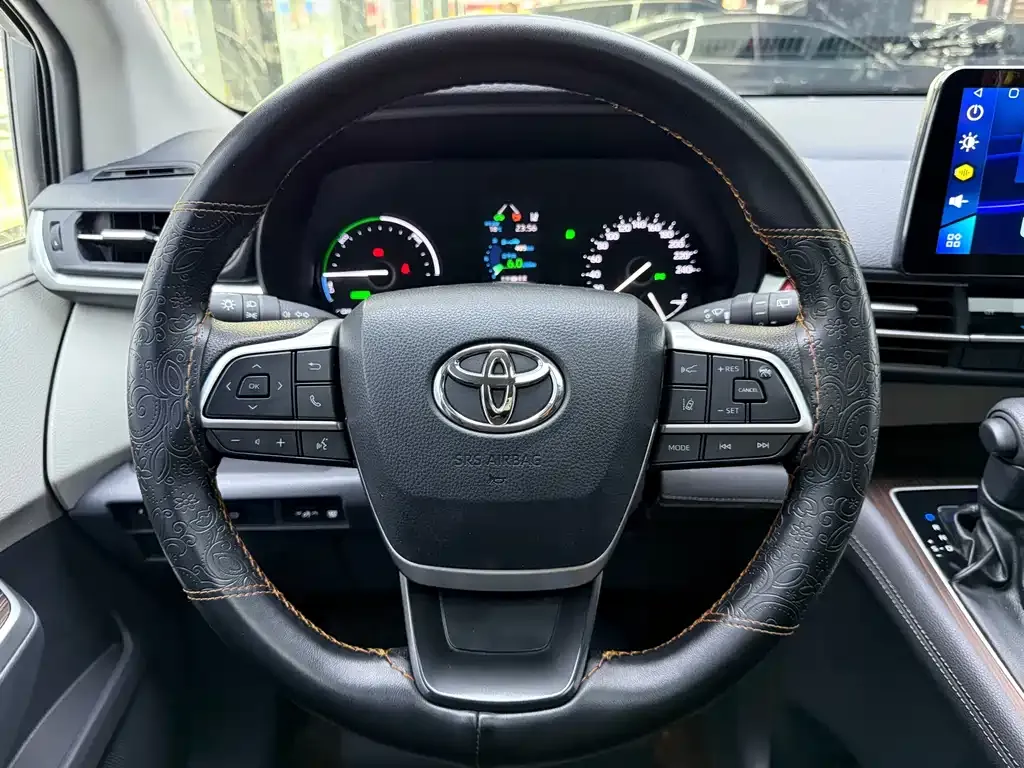 Toyota Sienna — фото 9