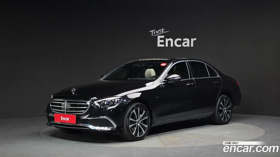 Mercedes-Benz E-Class — фото 1