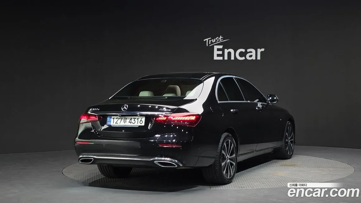 Mercedes-Benz E-Class — фото 2