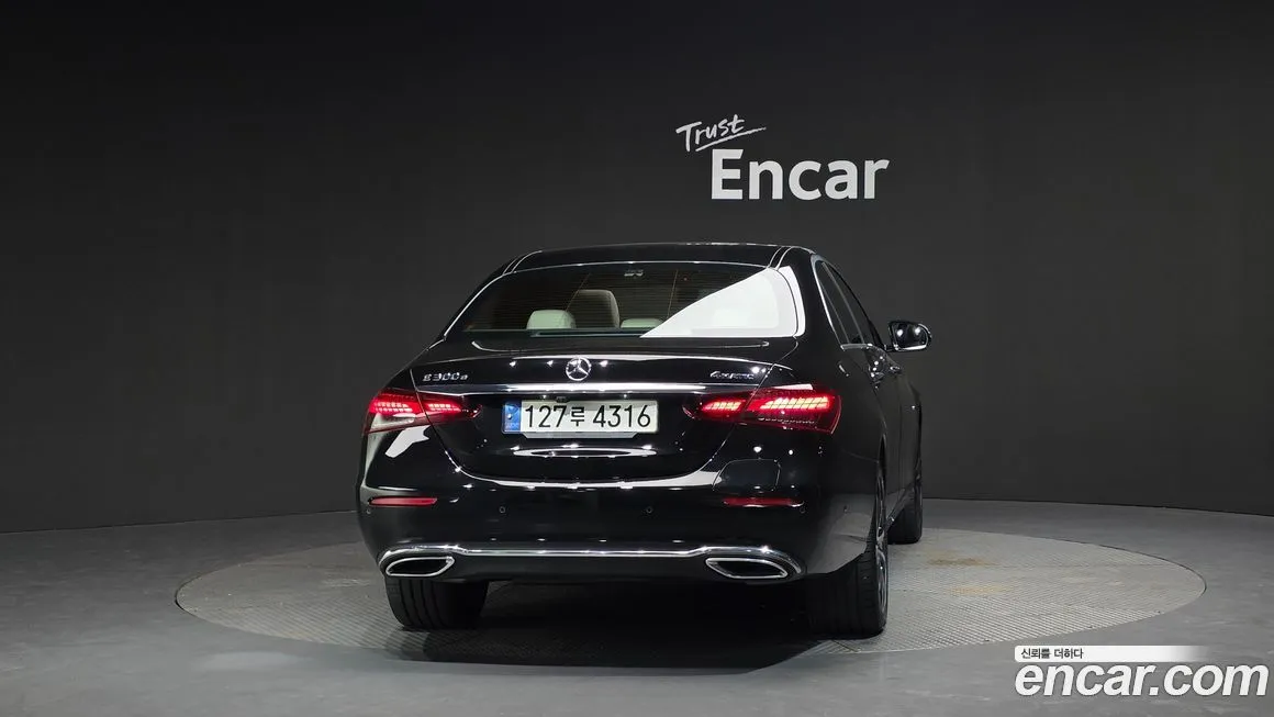 Mercedes-Benz E-Class — фото 5