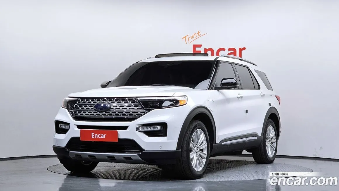 Ford Explorer — фото 1