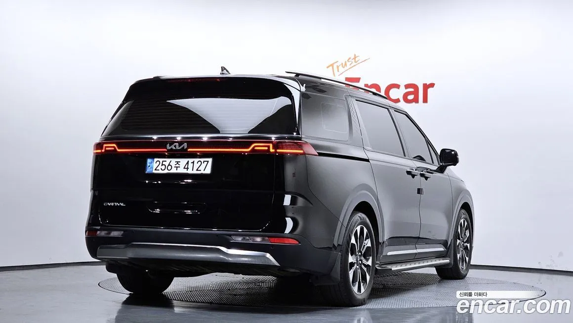 Kia Carnival — фото 10