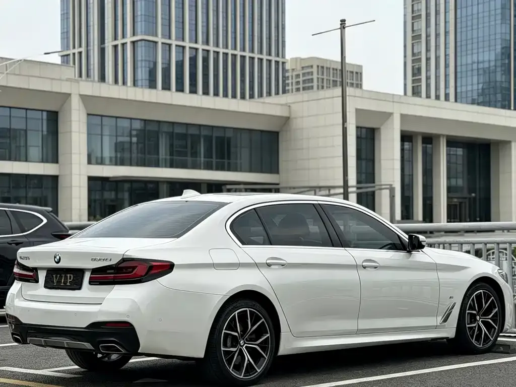 BMW 5 Series — фото 4