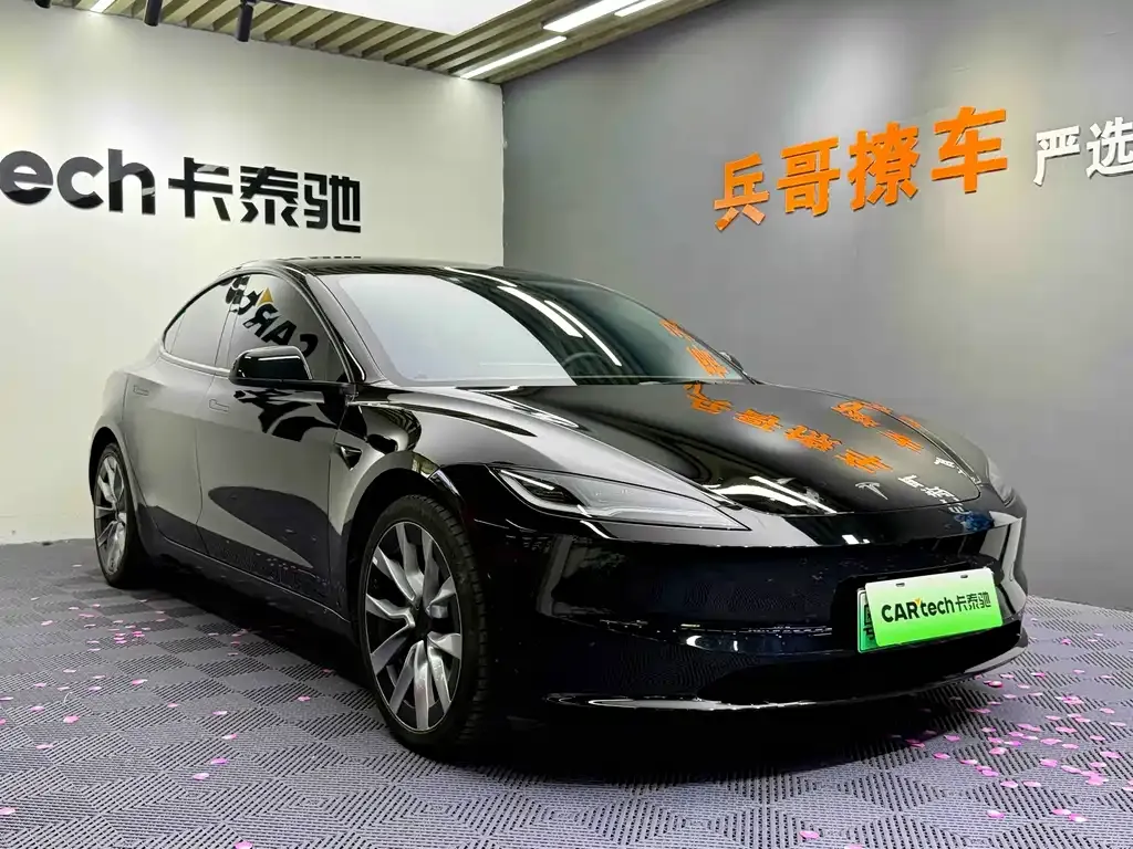 Tesla Model 3 — фото 1