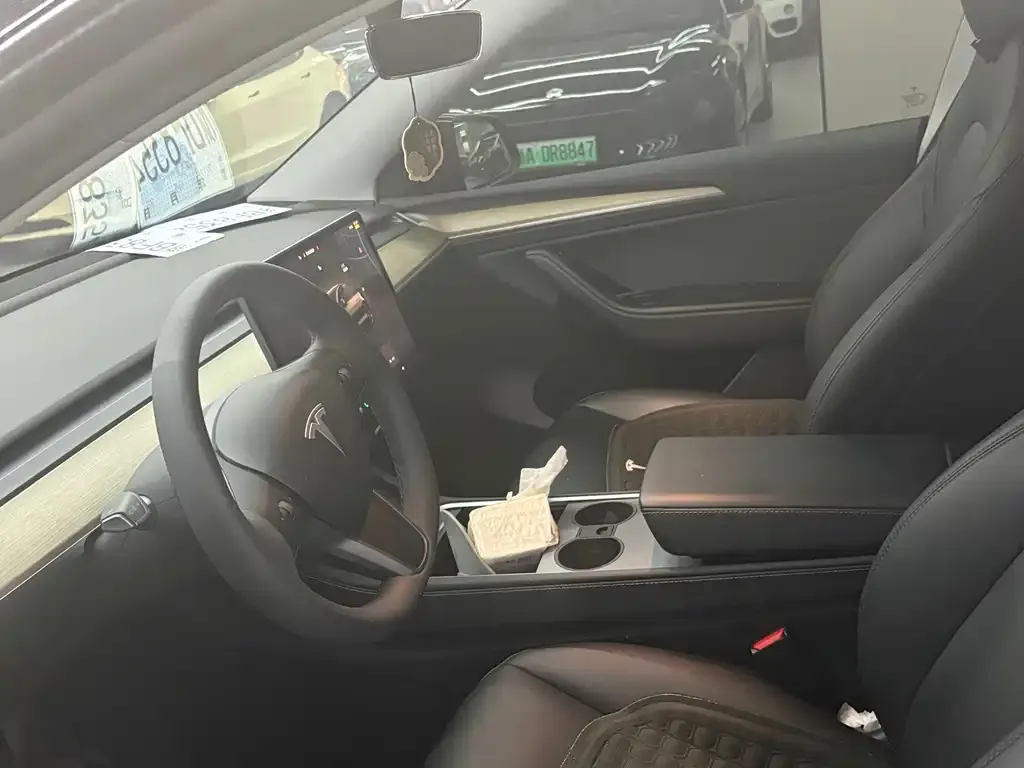 Tesla Model Y — фото 6
