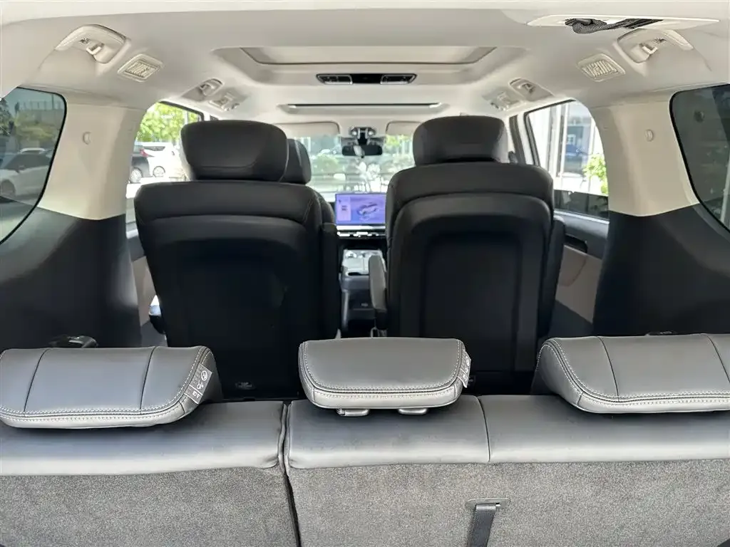 GAC Motor E8 Hybrid — фото 7