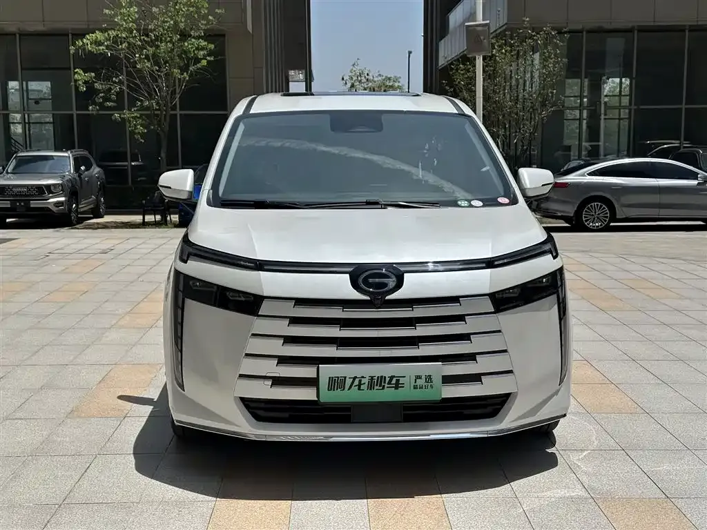 GAC Motor E8 Hybrid — фото 5