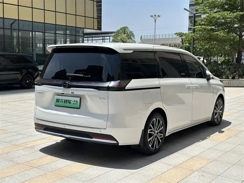 GAC Motor E8 Hybrid — фото 8